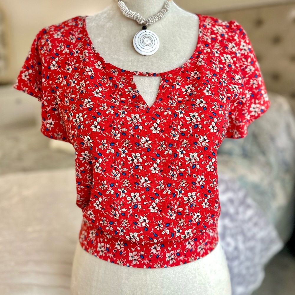 NEW Red Floral Short Sleeve Blouse with Keyhole Detail